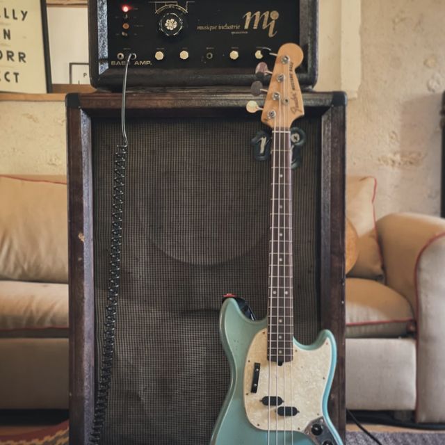 Basse Mustang et tête Musique Industrie